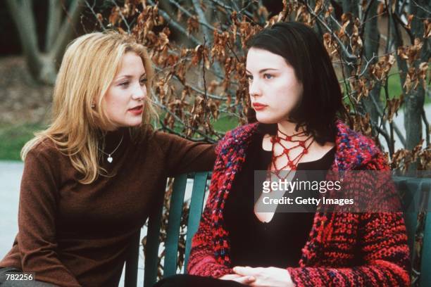Actress Liv Tyler and actress Kate Hudson act in a scene from the film Dr. T & The Women.