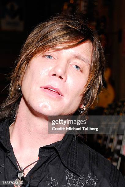 Musician Johnny Rzeznik of the rock group the Goo Goo Dools looks up as he demonstrates the new self-tuning, limited edition Gibson Robot Guitar at...