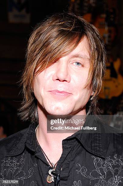 Musician Johnny Rzeznik of the rock group the Goo Goo Dools looks up as he demonstrates the new self-tuning, limited edition Gibson Robot Guitar at...