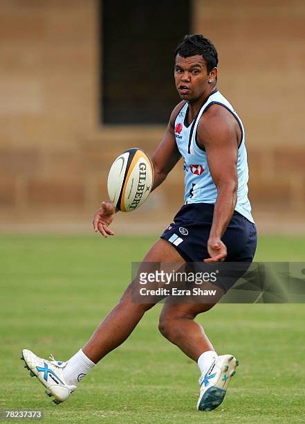 Kurtley Beale of the Waratahs passes the ball during a New South Wales Waratahs training session at Victoria Barracks on December 4, 2007 in Sydney,...