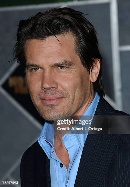 Actor Josh Brolin arrives at the Miramax Films' Los Angeles Premiere of "No Country For Old Men" at the El Capitan Theater in Hollywood, California.