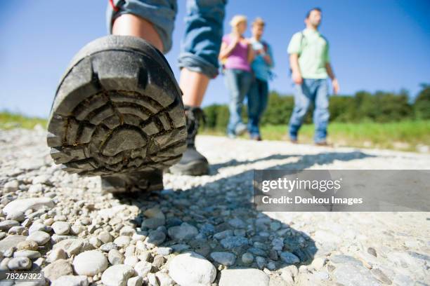 close up of a hiker's shoe. - stappen stockfoto's en -beelden
