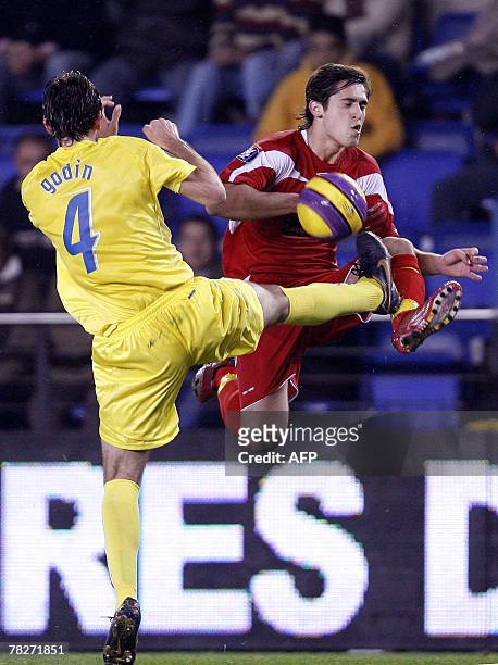 Villarreal's Uruguayan Diego Godin fights for the ball with Elfsborg's Stefan Ishizaki during a UEFA cup football match at the Madrigal stadium in...