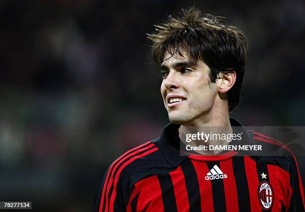 Milan's Brazilian midfielder Kaka attends the UEFA Champions League Group D qualification match between AC Milan and Celtic Glasgow 04 december 2007...