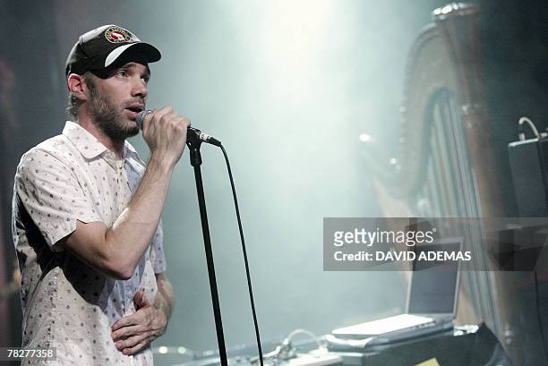 Canadian singer and musician Buck 65 performs with British group Tunng , 05 December 2007 at the Aire Libre concert hall in Rennes, western France,...