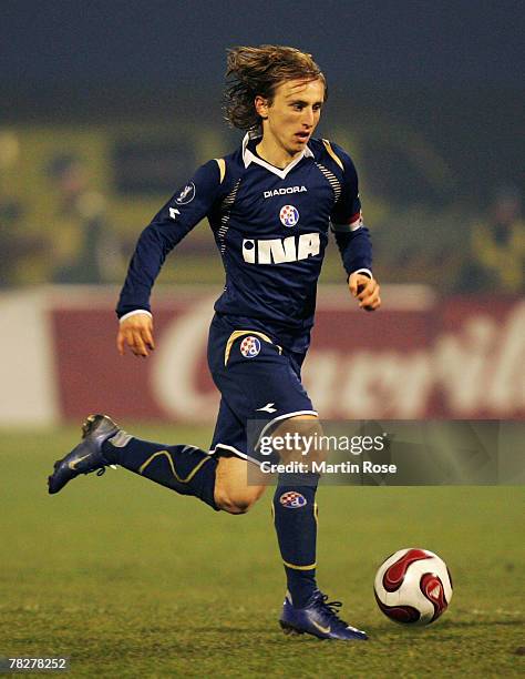 Luka Modric of Zagreb runs with the ball during the UEFA Cup Group D match between Dinamo Zagreb and Hamburger SV at the Maksimir stadium on December...