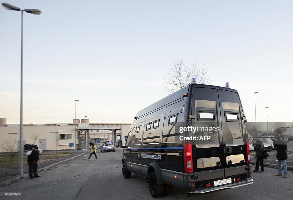 A penitentiary police van carries Ivoria