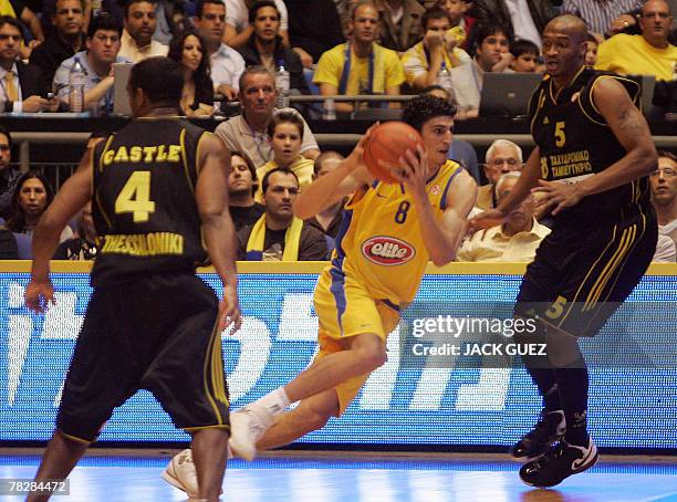 Maccabi Tel Aviv's Israeli Lior Eliyahu vies with Aris TT Bank's US player Reyshawn Terry and Terrel Ray Castle during their Euroleague playoff...