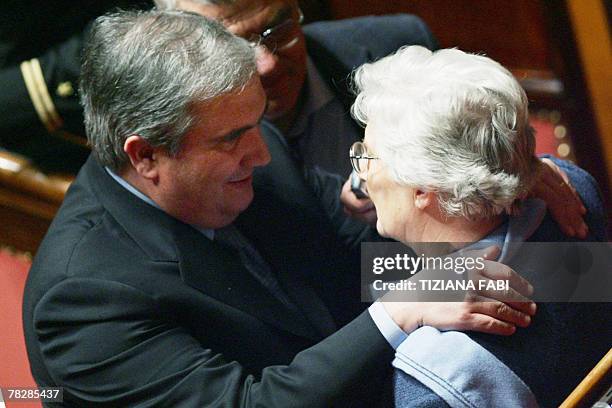 Instruction minister Giuseppe Fioroni talks to Senator Paola Bonetti during a confidence vote at the Senate, 06 December 2007. Italy's government 06...