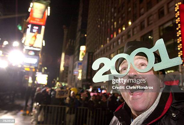 Greg Packer of Huntington, N.Y., smiles December 31, 2000 while waiting for the ball to drop in Times Square in New York. Undaunted by cold...