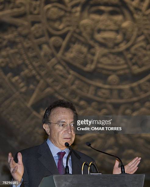 The Governor of the Bank of Mexico Guillermo Ortiz speaks during the presentation of the commemorative silver coin "Calendario Azteca " with the...