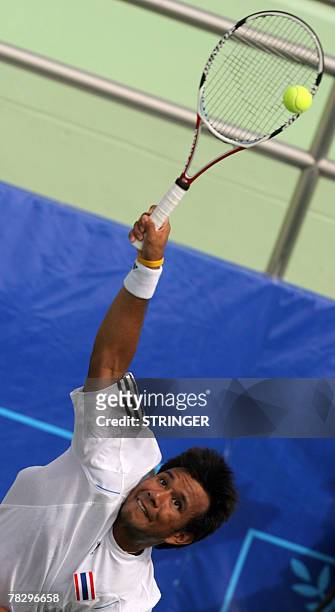 Thai tennis player Sonchat Ratiwatana hits a serve during 24th Southeast Asian Games team event, in Korat, 07 December 2007, against Malaysian...