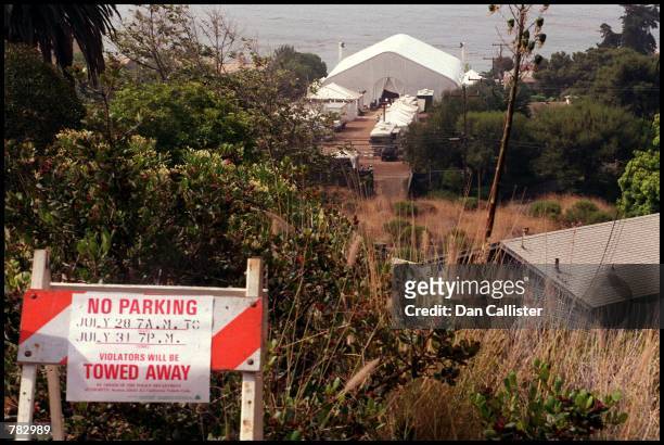 Tow away signs mark Brad Pitt and Jennifer Aniston's wedding venue July 29, 2000 in Malibu, CA.