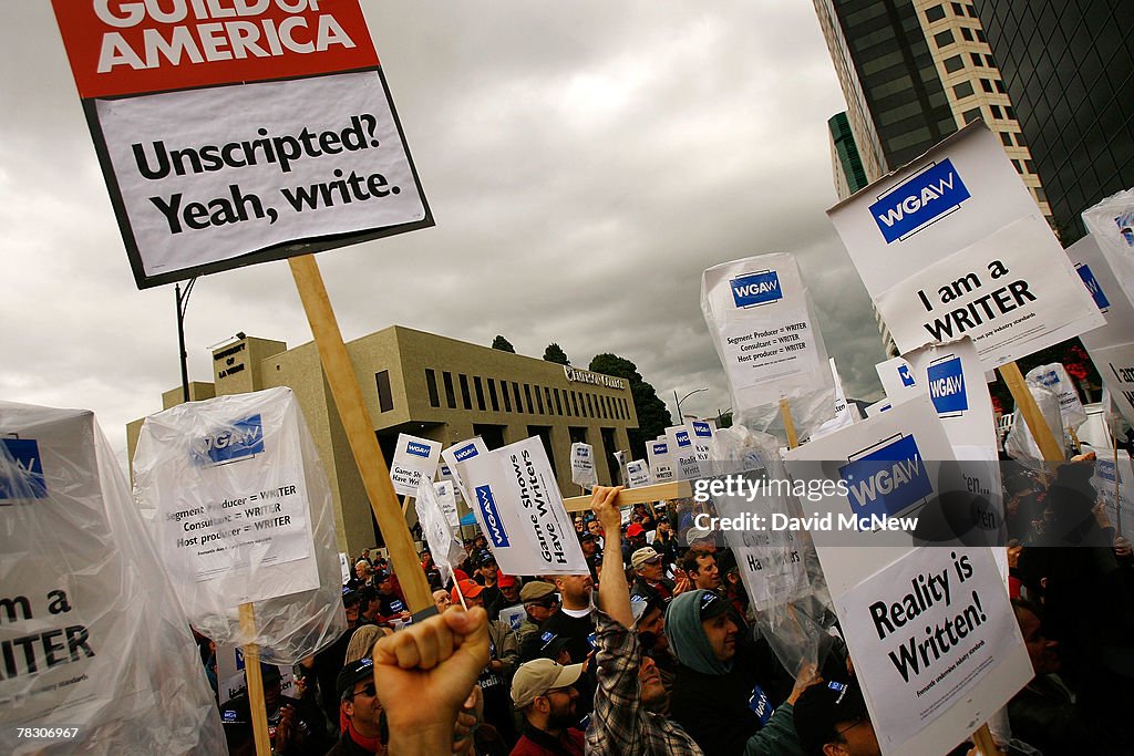 Writers Guild Pickets In Support Of Reality TV Writers