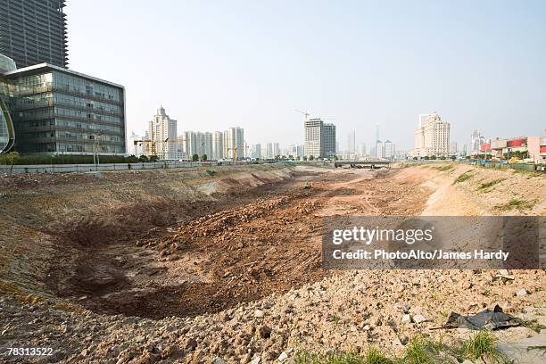 bare soil at construction site - trou sol photos et images de collection