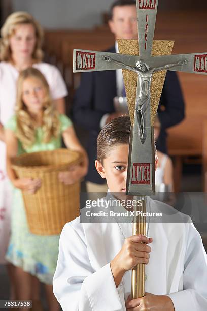 altar boy with cross - altar boy stockfoto's en -beelden