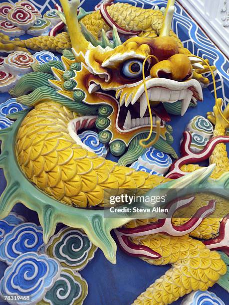 chinese temple sculpture, thian hock keng temple, singapore - thian hock keng temple stock pictures, royalty-free photos & images