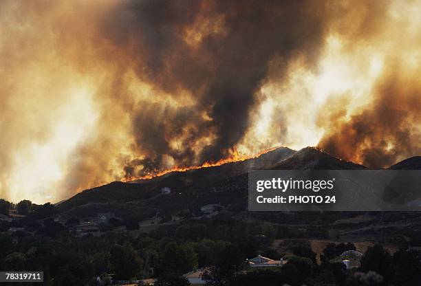 flames and smoke from wildfire in santa clarita ,california - santa clarita stock pictures, royalty-free photos & images