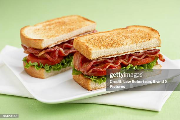 blt sandwich - bocadillo de beicon lechuga y tomate fotografías e imágenes de stock