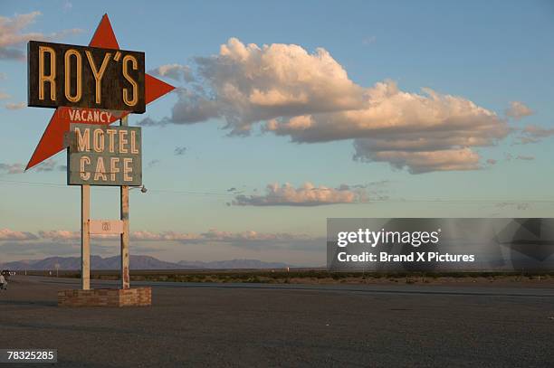 dilapidated motel sign - motel stock-fotos und bilder