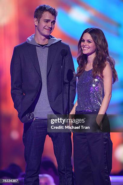 Presenters Hayden Christensen and Rachel Bilson speak during the Spike TV's 2007 'Video Game Awards' at the Mandalay Bay Events Center on December 7,...