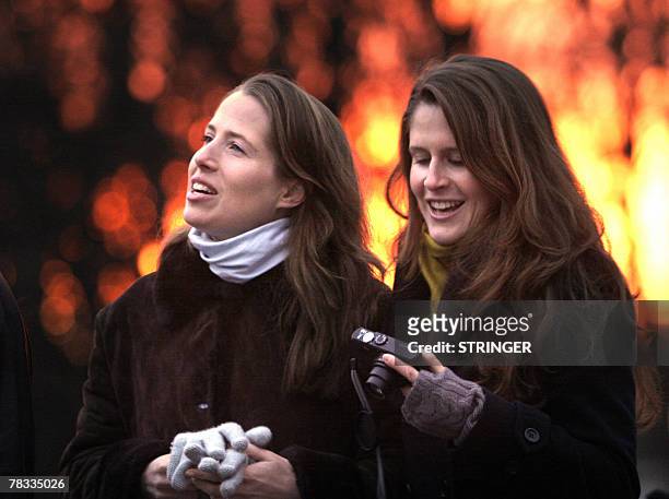 Kristin and Sarah Lee Gore, daugthers of Nobel Peace Prize laurate Al Gore, visits 08 December 2007 Vigeland Park in Oslo. Gore will, receive with...