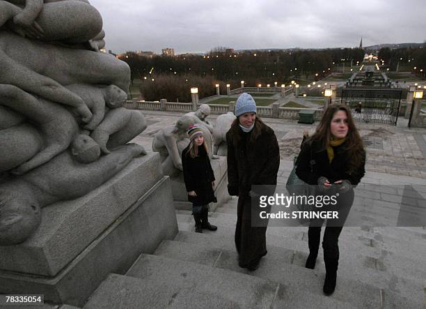 Kristin and Sarah Lee Gore, daugthers of Nobel Peace Prize laurate Al Gore, visits 08 December 2007 Oslo. Gore will, receive with Rajendra K....