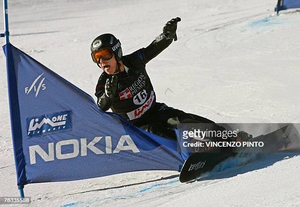 Canadian Matthew Morison competes in the Men's parallel giant slalom snowboard World Cup race in Limone Piemonte, 08 December 2007. Austrian Manuel...