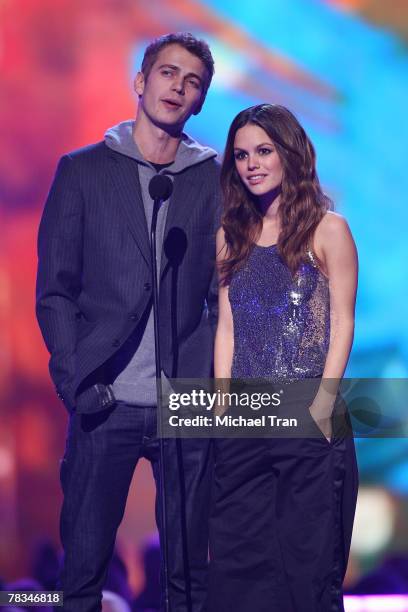 Presenters Hayden Christensen and Rachel Bilson speak during the Spike TV's 2007 'Video Game Awards' at the Mandalay Bay Events Center on December 7,...