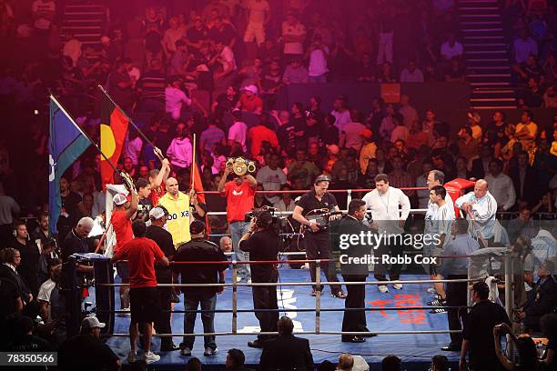 Crowd Riot At Ringside Boxing Ring Crowd Photos and Premium High Res Pictures - Getty Images