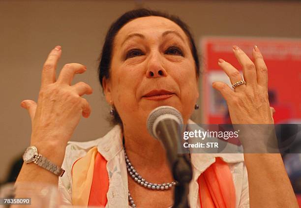 Spanish flamenco dancer Cristina Hoyos gestures as she answers journalists' questions during a press conference in Havana 10 December 2007. Hoyos...