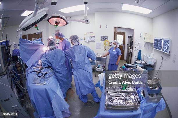 Busy Surgery Room Photos and Premium High Res Pictures - Getty Images