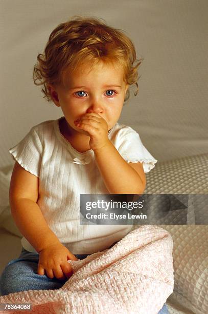girl sucking thumb - kuscheldecke stock-fotos und bilder
