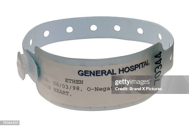 hospital identification bracelet - ziekenhuisidentificatiearmband stockfoto's en -beelden