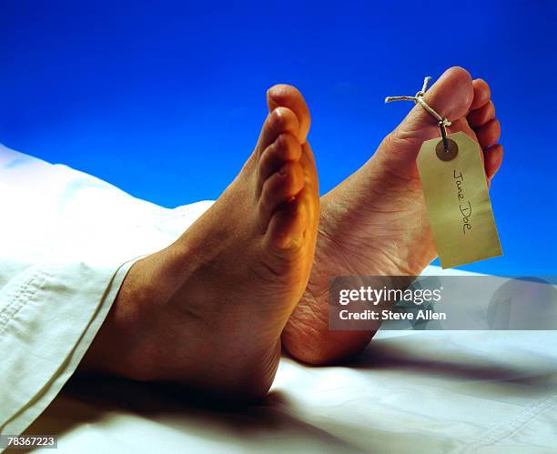 anonymous dead body - dead body feet stock pictures, royalty-free photos & images