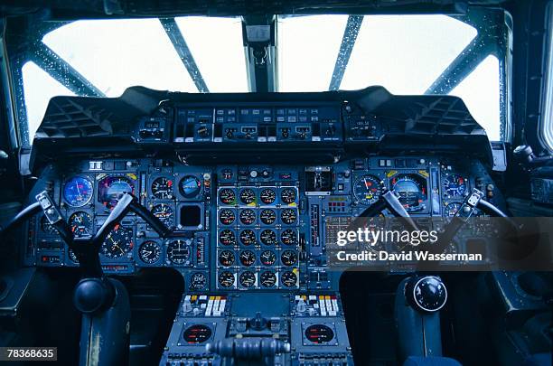 commuter plane control panel - pilota - fotografias e filmes do acervo