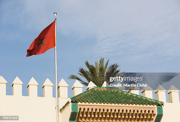 waving moroccan flag - dar el makhzen stock-fotos und bilder