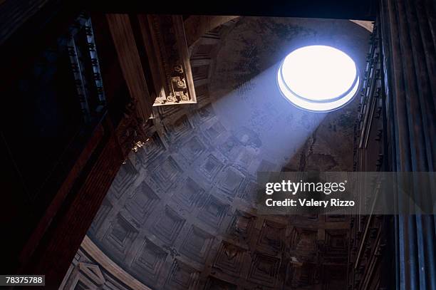 interior of pantheon, rome, italy - oculus foto e immagini stock