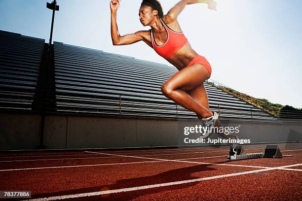 women running on athletic track - athletics photos et images de collection