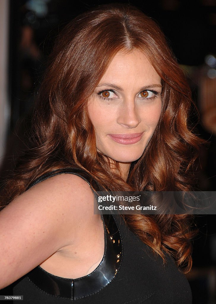 Premiere Of Universal Pictures Charlie Wilsons War - Arrivals