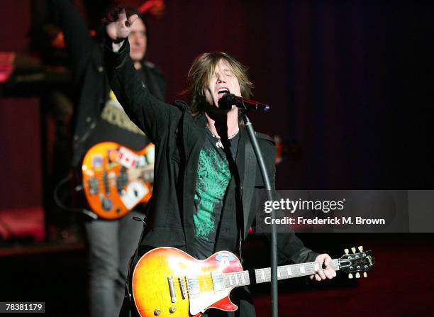 Johnny Rzenik of the Goo Goo Dolls performs during the Los Angeles Generation Obama Concert political fundrasier at the Gibson Amphitheatre on the...