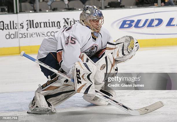 Dwayne Roloson of the Edmonton Oilers tends goal against the Dallas Stars at the American Airlines Center on December 10, 2007 in Dallas, Texas.