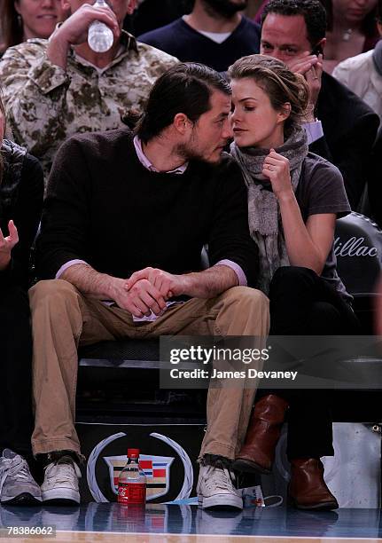 Keri Russell and Shane Dreary attend Dallas Mavericks vs New York Knicks game at Madison Square Garden on December 10, 2007 in New York City, New...