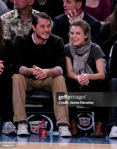 Keri Russell and Shane Dreary attend Dallas Mavericks vs New York Knicks game at Madison Square Garden on December 10, 2007 in New York City, New...