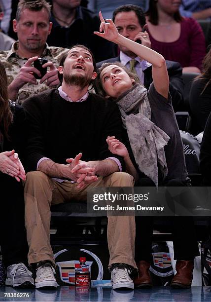 Keri Russell and Shane Dreary attend Dallas Mavericks vs New York Knicks game at Madison Square Garden on December 10, 2007 in New York City, New...