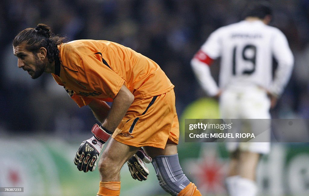 Besiktas goalkeeper Rustu Recber (L) and