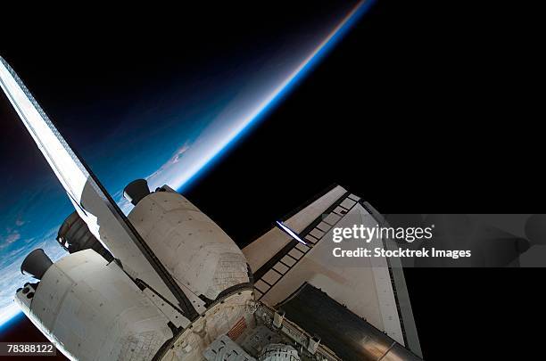 space shuttle endeavour - airglow imagens e fotografias de stock