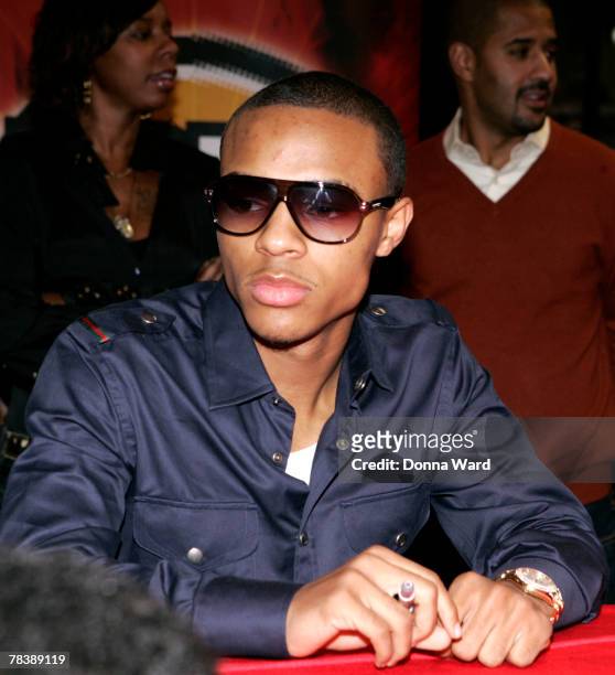 Rapper Bow Wow poses while signing his new CD "FACE OFF" at Circuit City on December 11, 2007 in New York City.