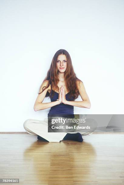 950 Posture Du Demi Lotus Stock Photos, High-Res Pictures, and Images