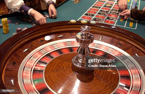 roulette table - roulette table stock pictures, royalty-free photos & images